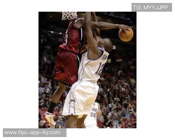 泰伦卢赞尼德豪泽拼劲十足能量满满抢板盖帽表现出色贡献六个进攻篮板