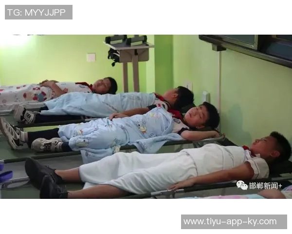 阿夫迪亚谈背伤影响睡姿从小习惯趴睡需逐步适应新方式 阿夫迪亚谈背伤影响睡姿从小习惯趴睡需逐步适应新方式