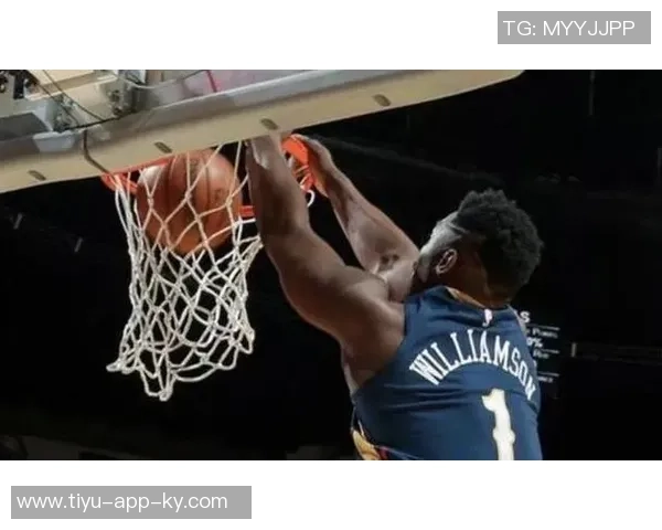 马卢阿奇精彩顺下空接暴扣成功打入本场首分展现出色表现