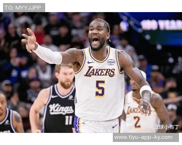 詹姆斯赞扬新援斯玛特艾顿拉拉维亚提升球队硬度与组织能力 詹姆斯赞扬新援斯玛特艾顿拉拉维亚提升球队硬度与组织能力