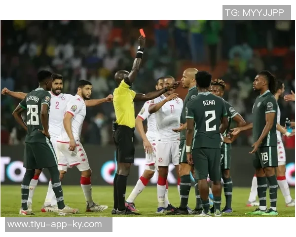 里尔主席怒斥裁判红牌判罚不公称其为耻辱与丑闻